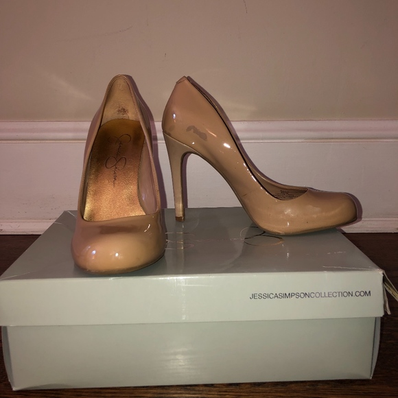 Jessica Simpson Close Toed Heels, Nude Patent 6M - Picture 8 of 8